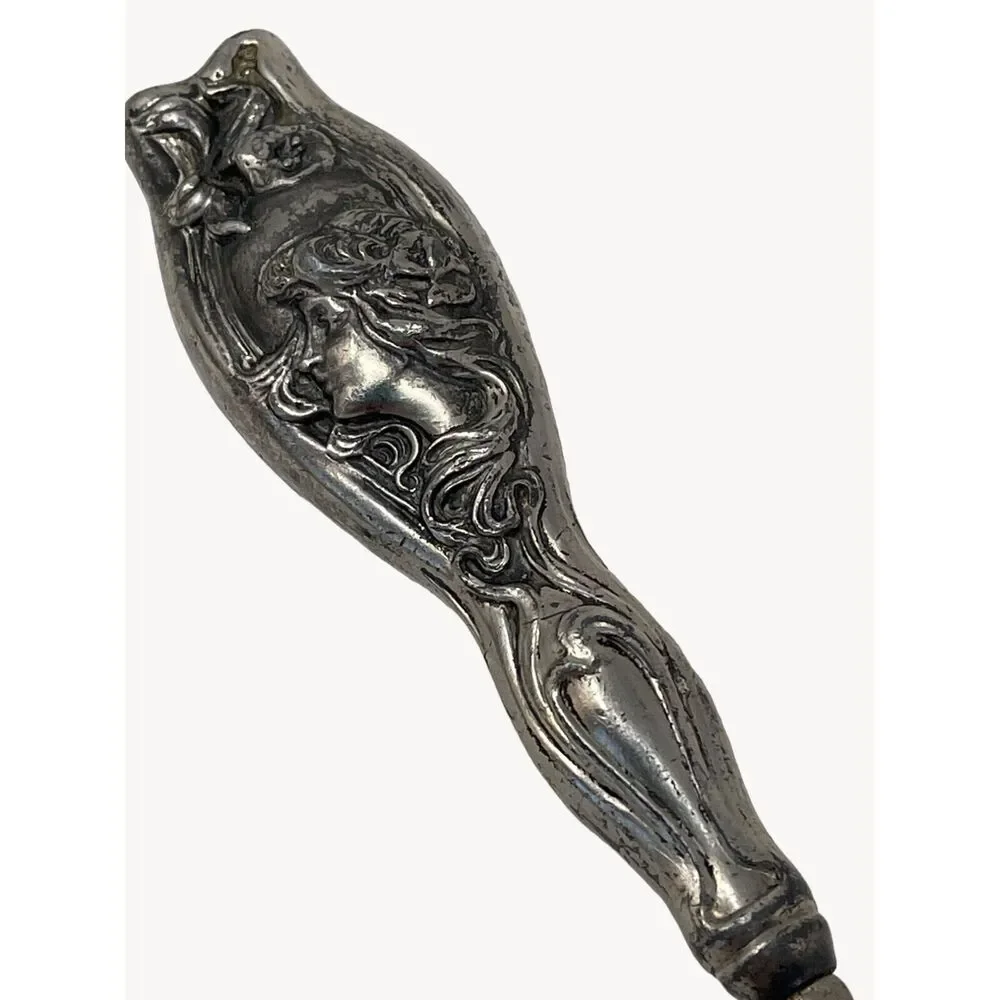 Cameo Tweezers c1900 Art Nouveau Embossed‎ Vintage Beauty Vanity Accessory